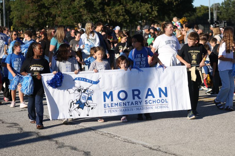 Moran Students in Penn Homecoming parade